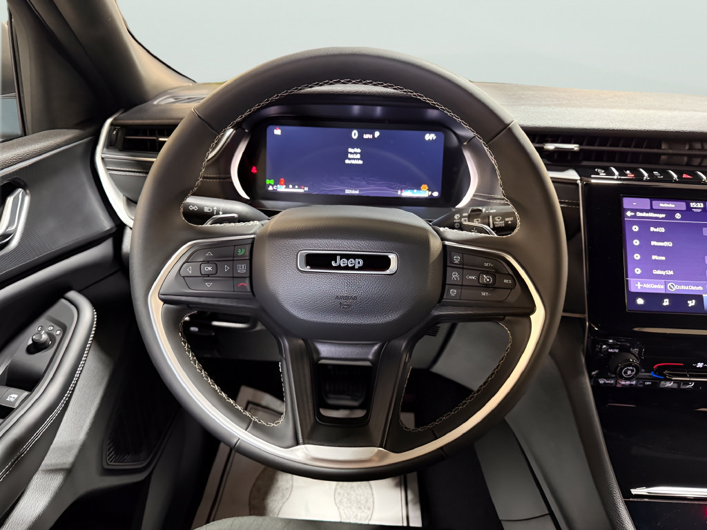 Certified 2025 Jeep Grand Cherokee Laredo X AWD/4WD image 7
