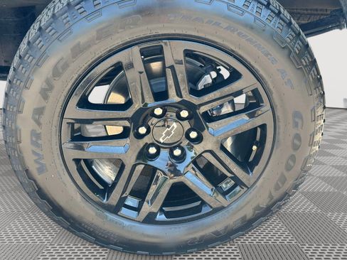 Used 2025 Chevrolet Silverado 1500 Custom w/ Turbomax Blackout Package RWD image 32