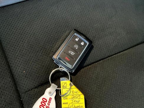 Used 2025 Jeep Grand Cherokee L Altitude image 10