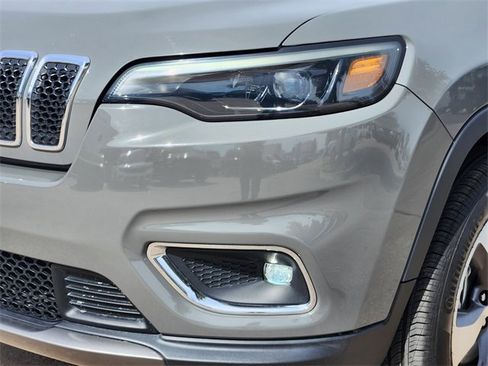 Used 2022 Jeep Cherokee Limited image 8