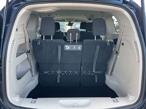 Used 2021 Chrysler Pacifica Touring FWD image 36