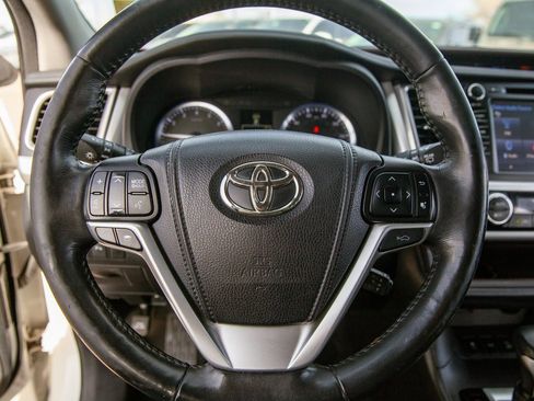 Used 2015 Toyota Highlander Limited image 19
