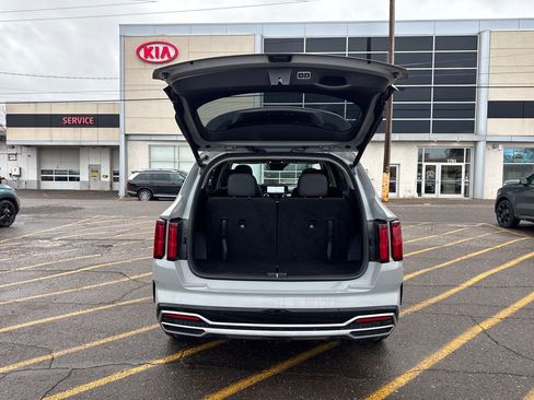 Certified 2023 Kia Sorento SX image 24