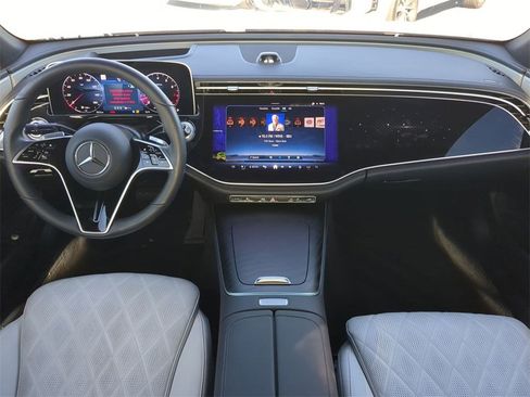 Used 2025 Mercedes-Benz E 350 4MATIC Sedan image 16