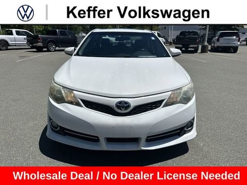 Used 2012 Toyota Camry SE w/ Leather Pkg FWD image 8