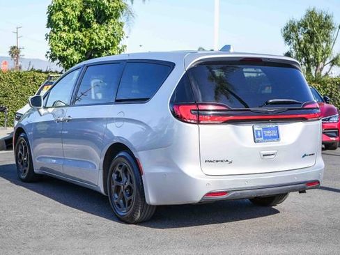 Used 2022 Chrysler Pacifica Limited w/ Uconnect Theater Family Group FWD image 9
