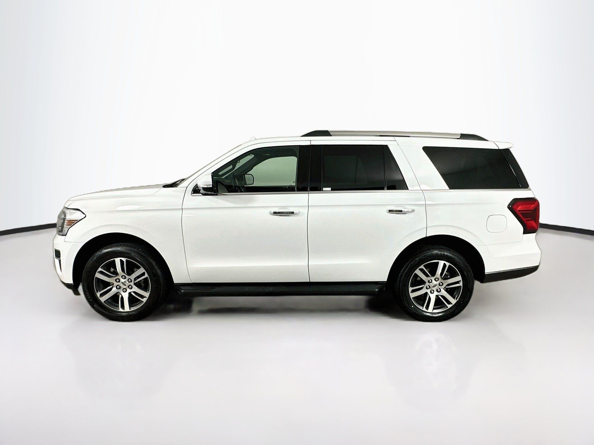 Used 2024 Ford Expedition Limited AWD/4WD image 4