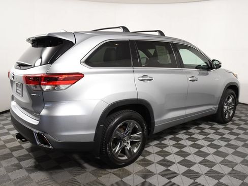 Used 2017 Toyota Highlander Limited Platinum AWD/4WD image 7