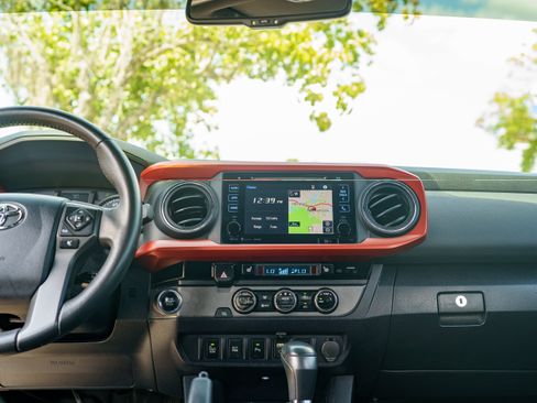 Used 2016 Toyota Tacoma TRD Off-Road w/ Premium & Technology Package RWD image 23