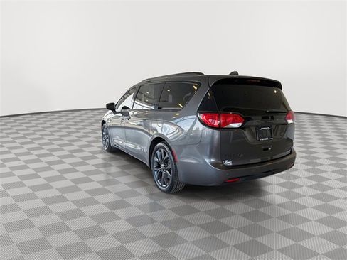 Used 2020 Chrysler Pacifica Limited w/ S Appearance Package image 8