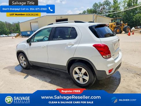 Used 2021 Chevrolet Trax LT FWD image 3