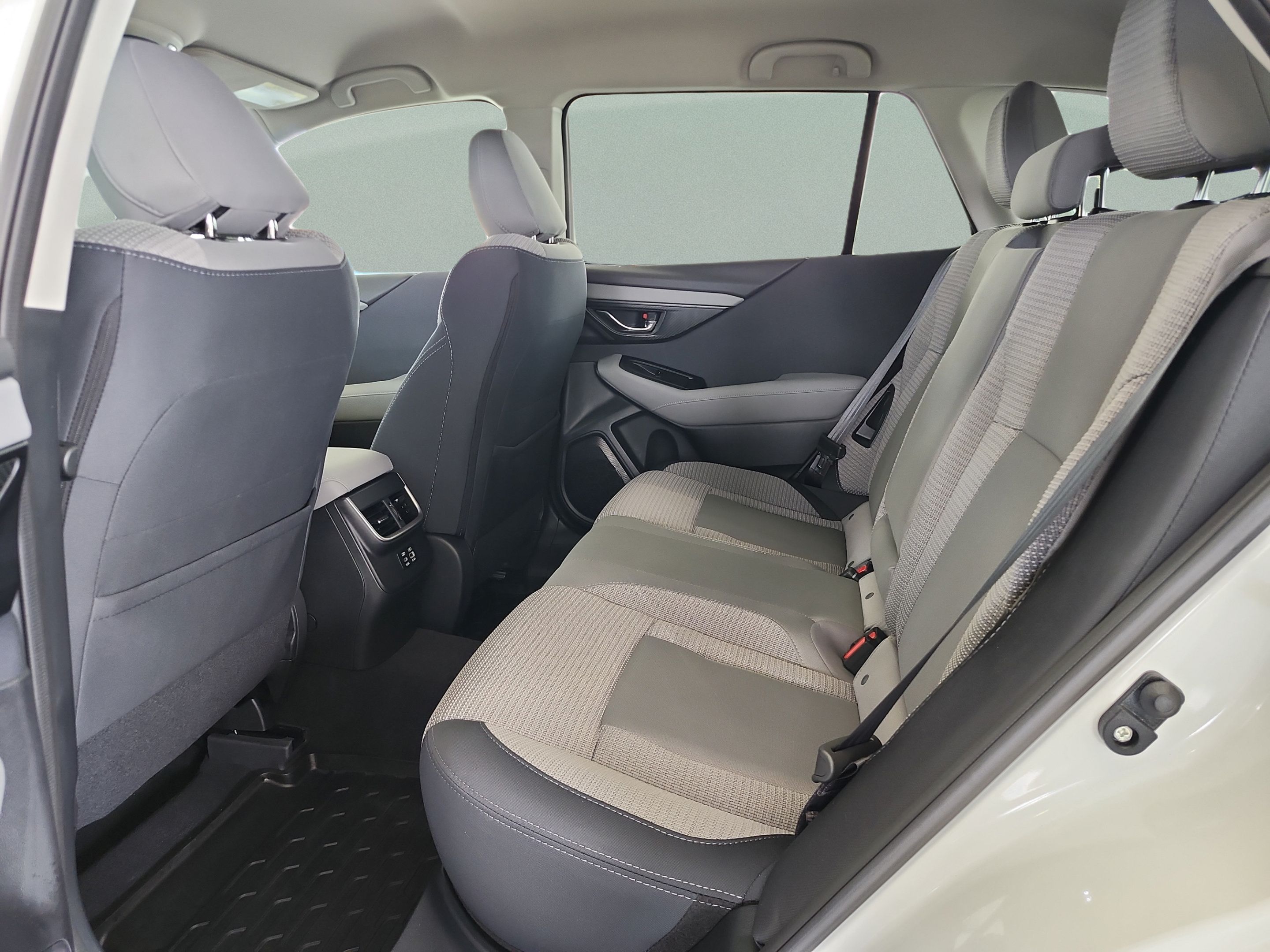 Used 2025 Subaru Outback Premium AWD/4WD image 18