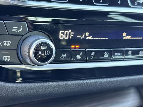 Used 2022 BMW M550i xDrive w/ Dynamic Handling Package image 20