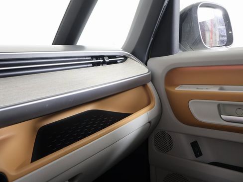 Used 2025 Volkswagen ID. Buzz 1st Edition image 6