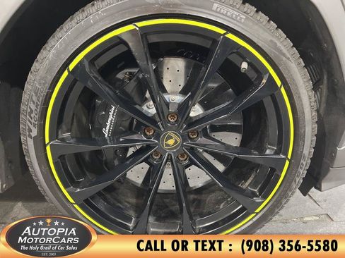 Used 2022 Lamborghini Urus AWD/4WD image 53