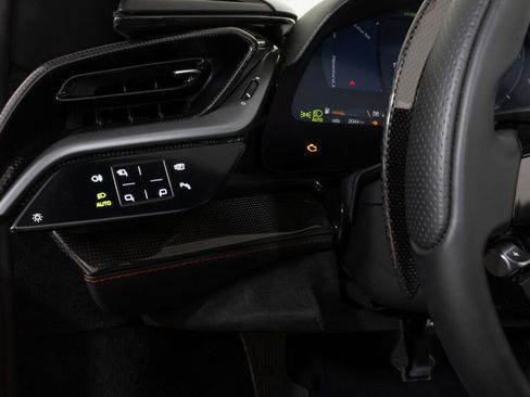 Used 2023 Ferrari SF90 Spider image 34