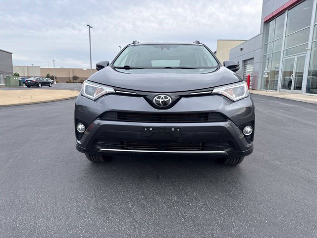 Used 2018 Toyota RAV4 XLE AWD/4WD image 2
