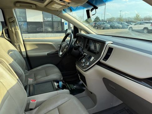 Used 2015 Toyota Sienna XLE Premium image 27