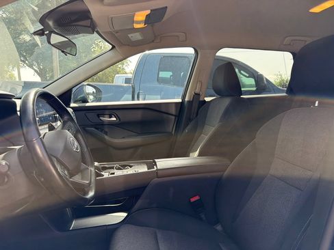 Used 2025 Nissan Rogue SV FWD image 6