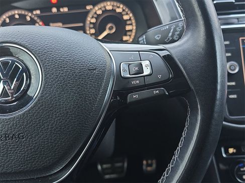 Used 2019 Volkswagen Tiguan S image 18