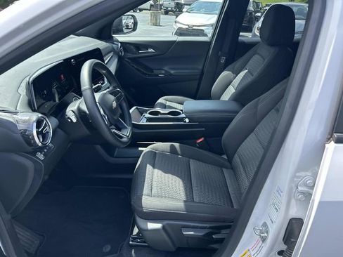 Used 2025 Chevrolet Equinox LT AWD/4WD image 21