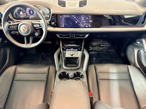 Used 2025 Porsche Cayenne image 20