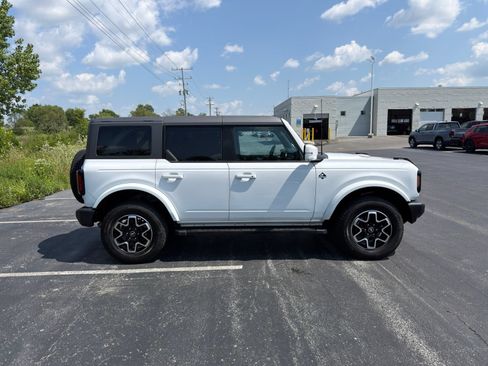 Used 2024 Ford Bronco Outer Banks AWD/4WD image 8