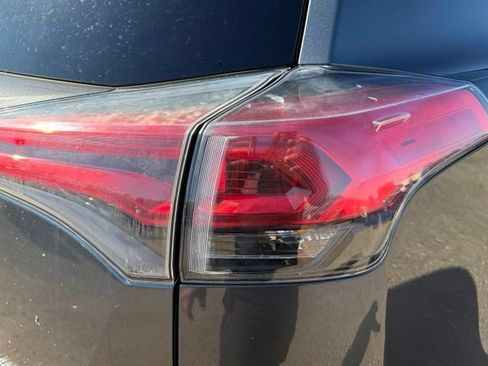 Used 2018 Toyota RAV4 Limited w/ Advanced Technology Package AWD/4WD image 13