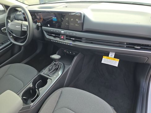 New 2025 Kia K4 LXS image 13