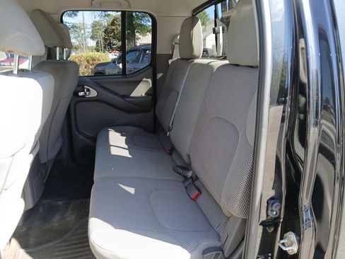 Used 2018 Nissan Frontier SV image 11