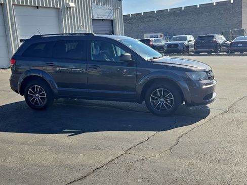 Used 2018 Dodge Journey SE w/ Blacktop Package FWD image 8