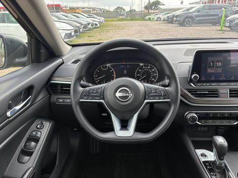 Used 2025 Nissan Altima 2.5 SV FWD image 28