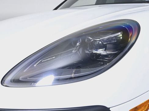 Certified 2026 Porsche Macan AWD/4WD image 24
