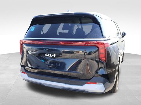Used 2025 Kia Carnival FWD image 16