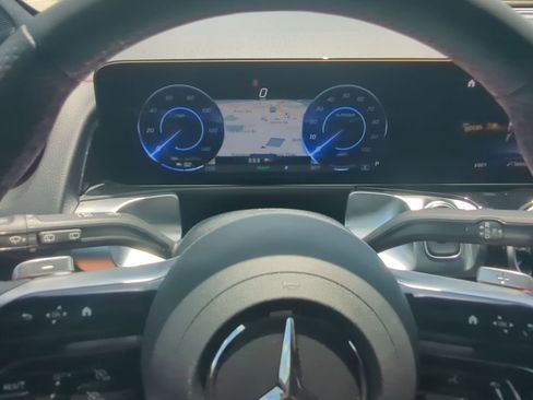 Used 2024 Mercedes-Benz EQB 300 4MATIC image 14