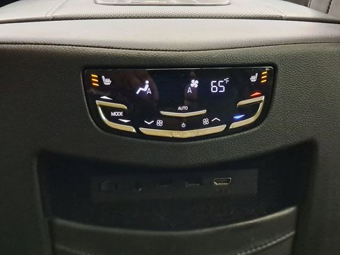 Used 2019 Cadillac Escalade Platinum image 38