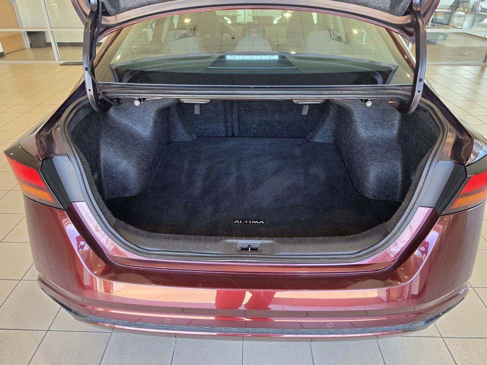 Used 2024 Nissan Altima 2.5 SV FWD image 25