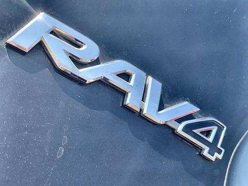 Used 2021 Toyota RAV4 XLE FWD image 43