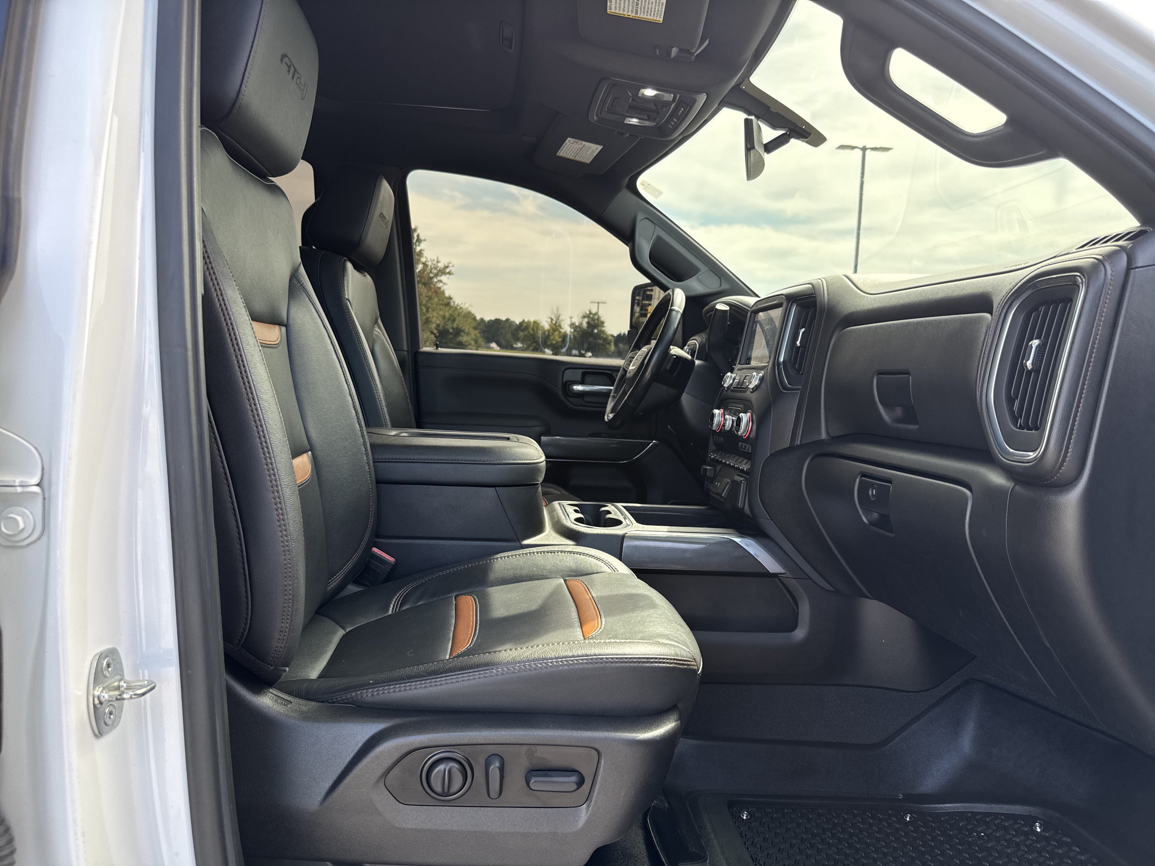 Used 2022 GMC Sierra 3500 AT4 w/ AT4 Preferred Package AWD/4WD image 34