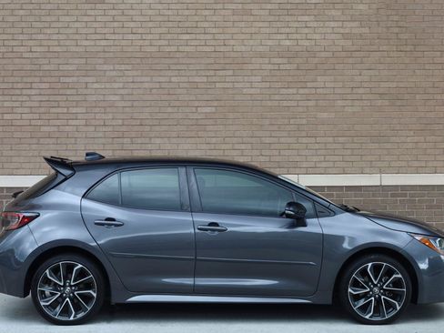 Used 2022 Toyota Corolla XSE FWD image 3