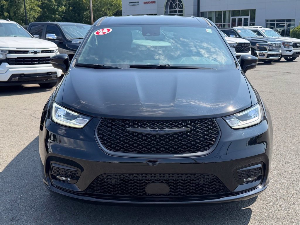 Used 2024 Chrysler Pacifica Limited FWD image 10
