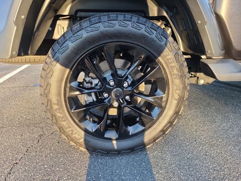 Used 2025 Jeep Gladiator Sport image 27