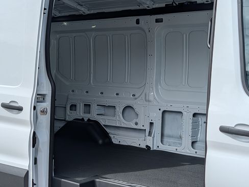 New 2026 Ford Transit 250 148 Medium Roof RWD image 17