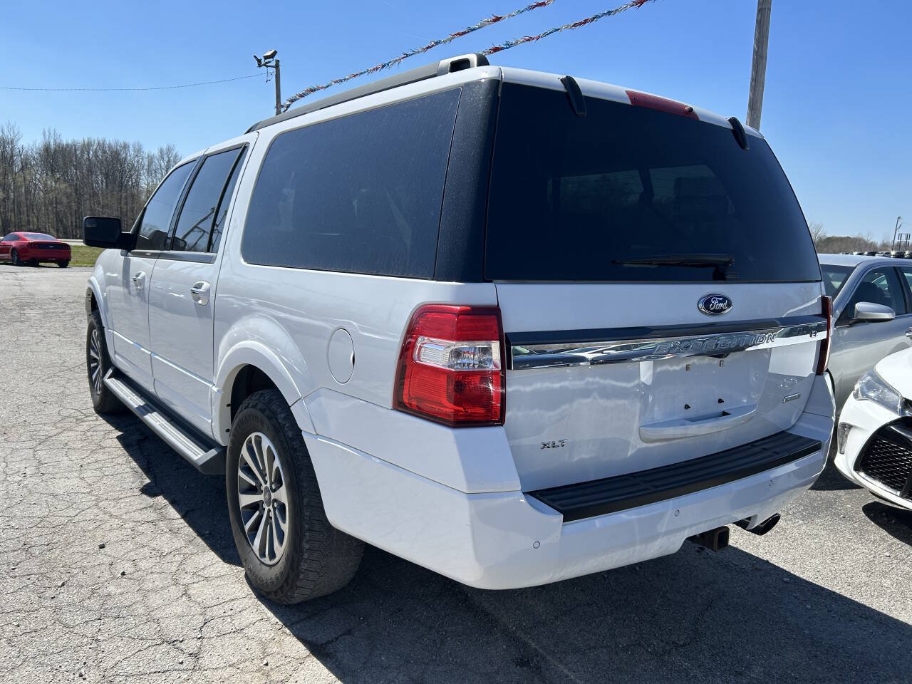 Used 2015 Ford Expedition EL XLT w/ Equipment Group 201A AWD/4WD image 3