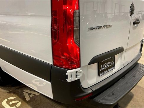 Used 2025 Mercedes-Benz Sprinter 2500 image 17