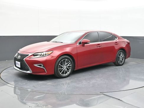Used 2017 Lexus ES 350 w/ Luxury Package FWD image 3