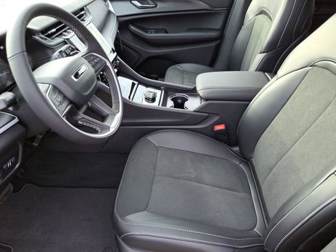 New 2025 Jeep Grand Cherokee Altitude image 17