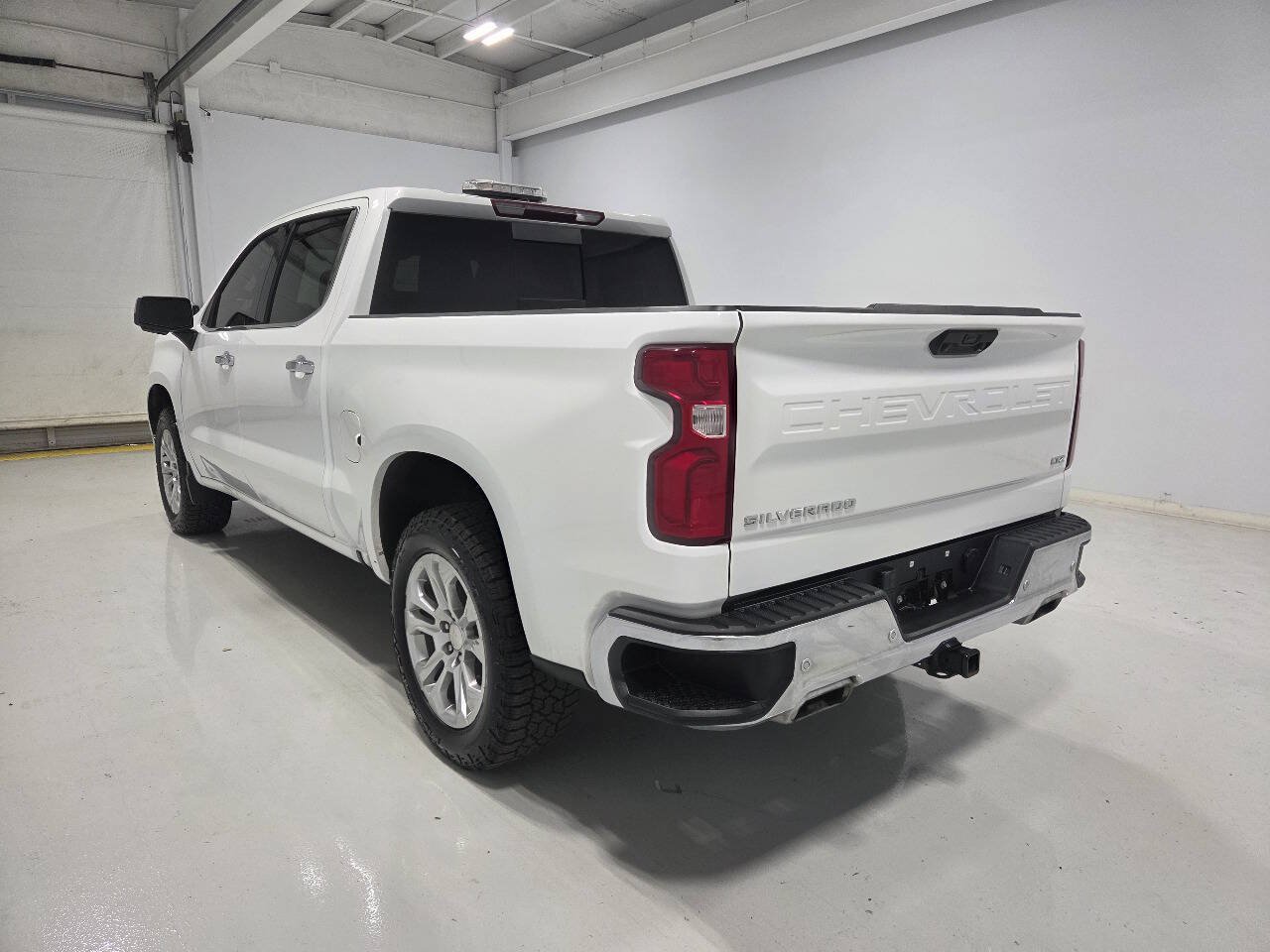 Used 2024 Chevrolet Silverado 1500 LTZ w/ LTZ Convenience Package II AWD/4WD image 7
