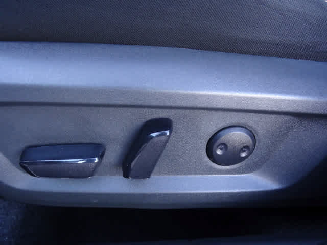 Used 2025 Nissan Rogue SV FWD image 1