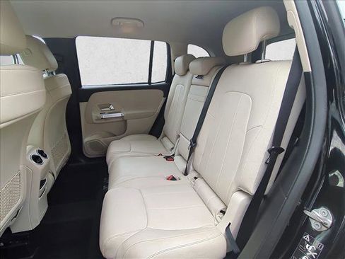 Used 2020 Mercedes-Benz GLB 250 w/ Premium Package image 19